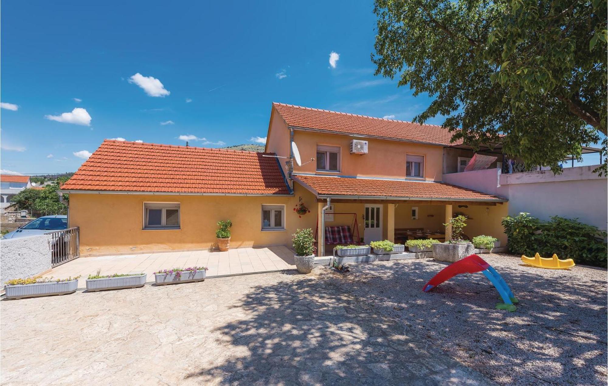 Amazing Home In Bilice With Outdoor Swimming Pool Szybenik Zewnętrze zdjęcie